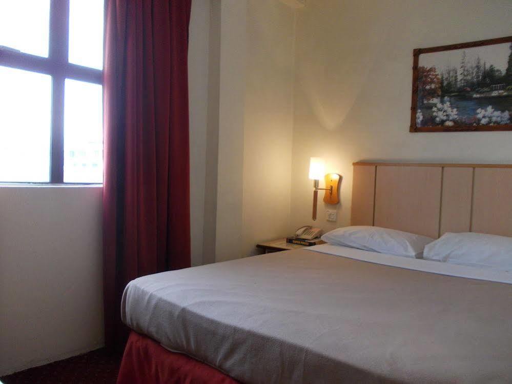 Hotel Sri Sutra - Sungai Buloh Petaling Jaya Zewnętrze zdjęcie